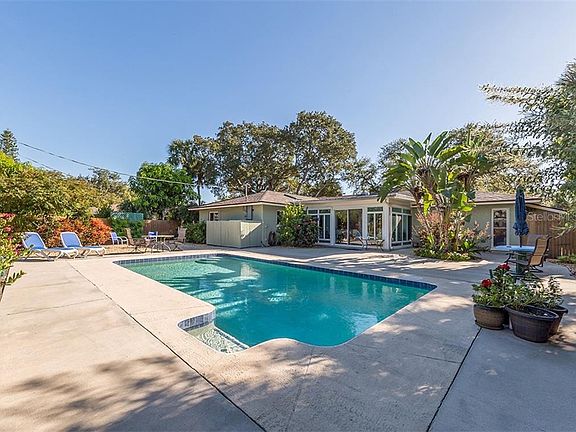 3rd image of 5475 Shadow Lawn Dr