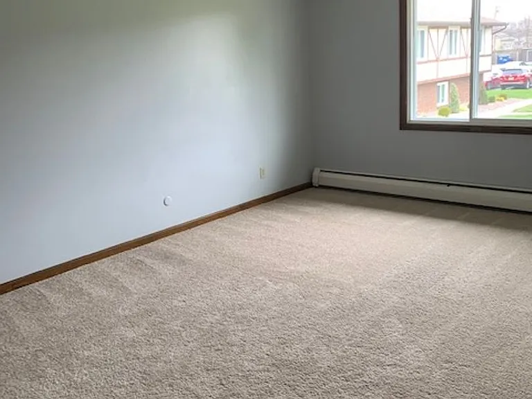 Tudor Heights Apartments — Photo 5
