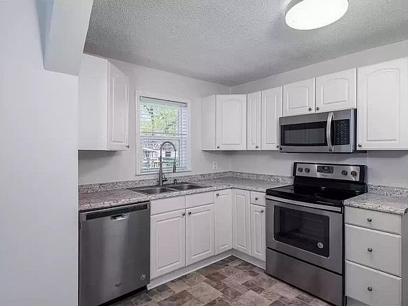 3rd image of 1648 Waterhouse St