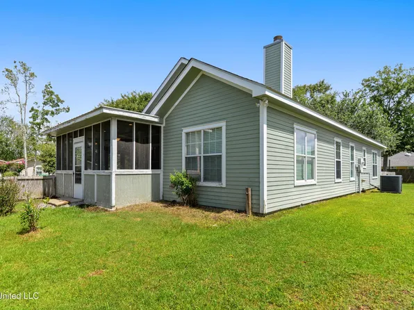 241 Bismark St, Bay Saint Louis, MS 39520