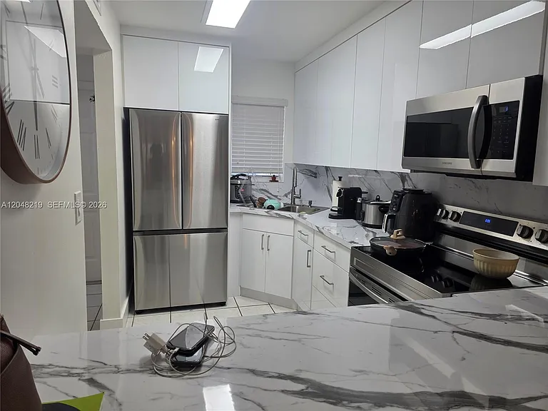 523 W 68th St #5 — Photo 9