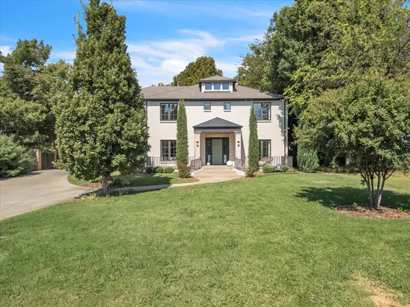 1913 Huntington Ave, Nichols Hills, OK 73116