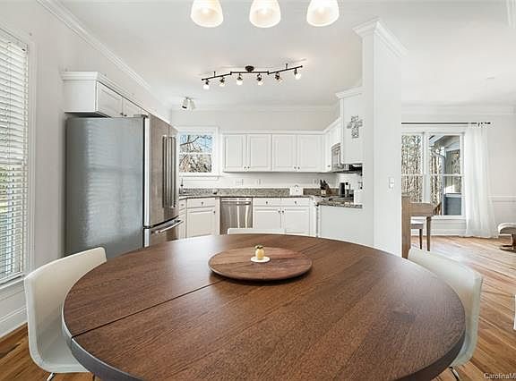 5th image of 337 Ashby Dr