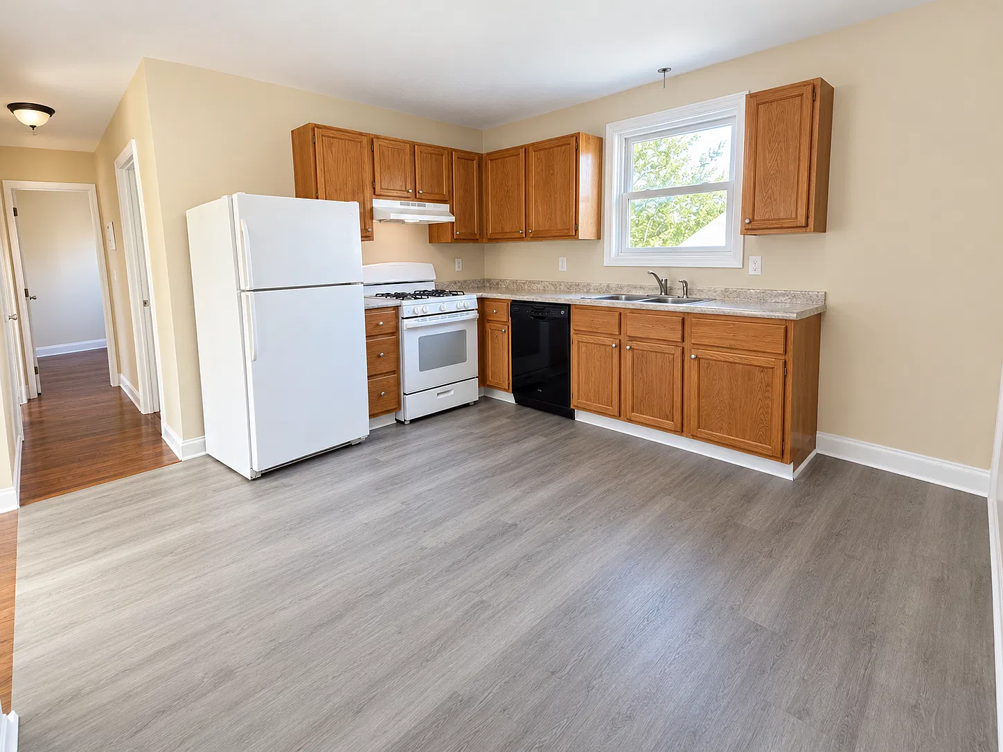 2 bed, 900 sqft, $1,850 — Photo 2