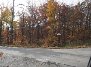 19 Upper Lake Dr, Sussex, NJ 07461