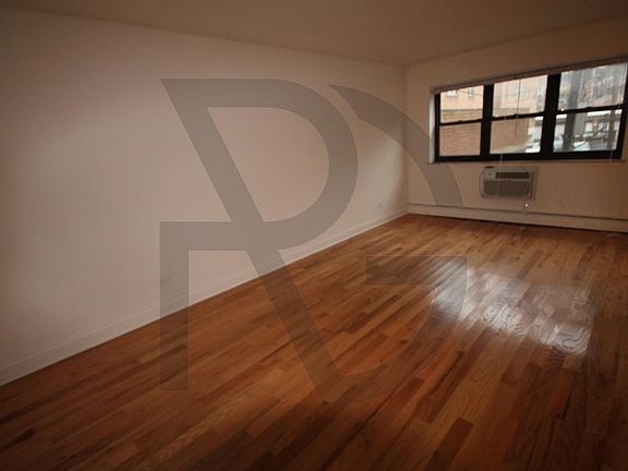 2nd image of 510 W Briar Pl #U206