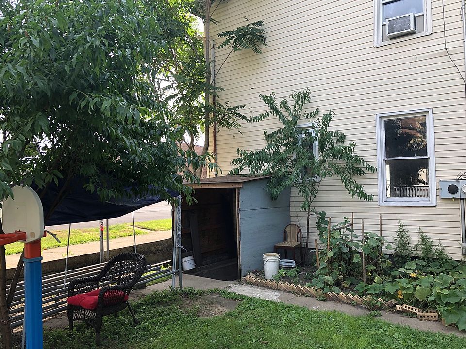 2nd image of 8485 S Commercial Ave