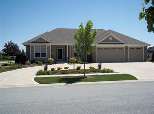 9431 Renaissance Dr, Saint John, IN 46373