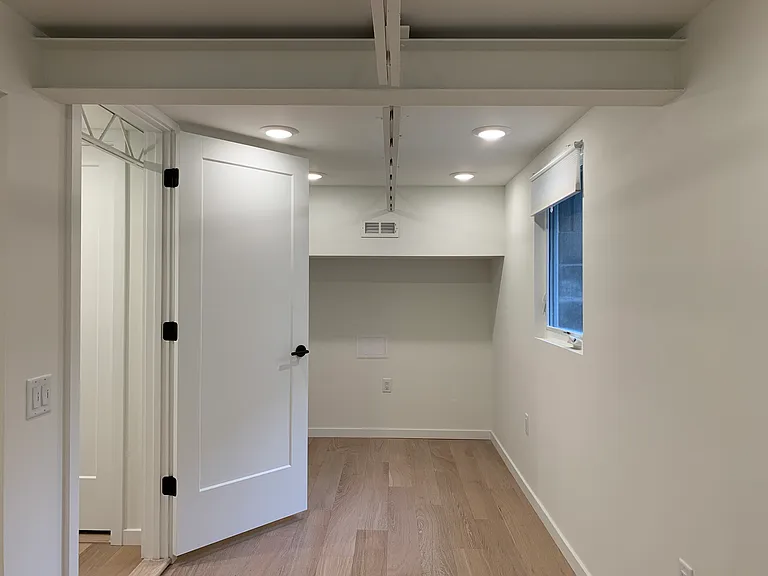 601 E Washington St — Photo 38
