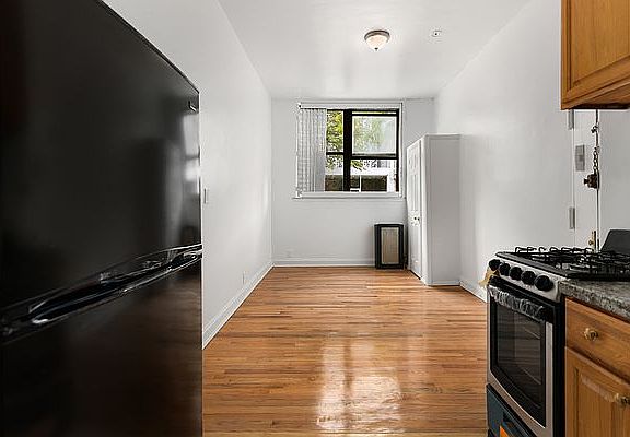 3rd image of 1779 Madison Ave #104