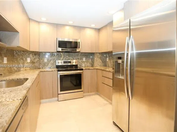 300 Bayview Dr #Cu-216, North Miami Beach, FL 33160
