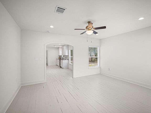 3rd image of 4602 Coke St