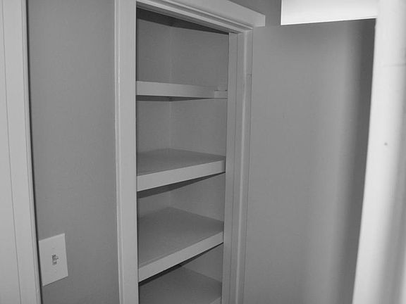 4th image of 2010 Avenue S APT 7