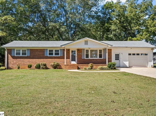 174 Berry Rd, Boiling Springs, SC 29316