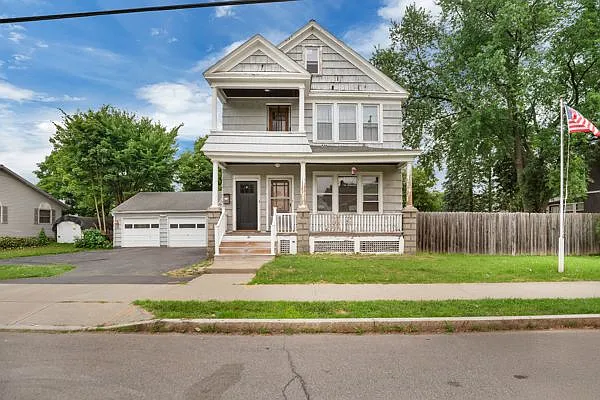 2139 Foster Ave — Photo 2
