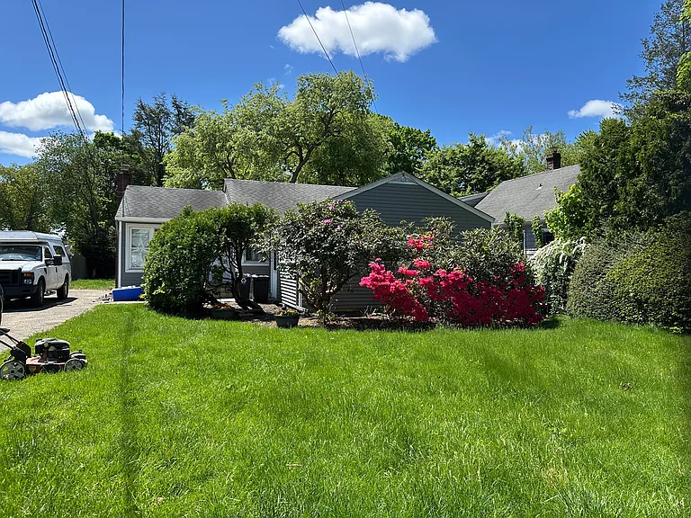 234 Crombie St — Photo 8