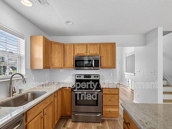 3rd image of 138 Tannenbaum Cir