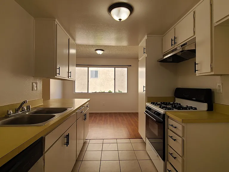 Baltimore Apartments — Photo 15
