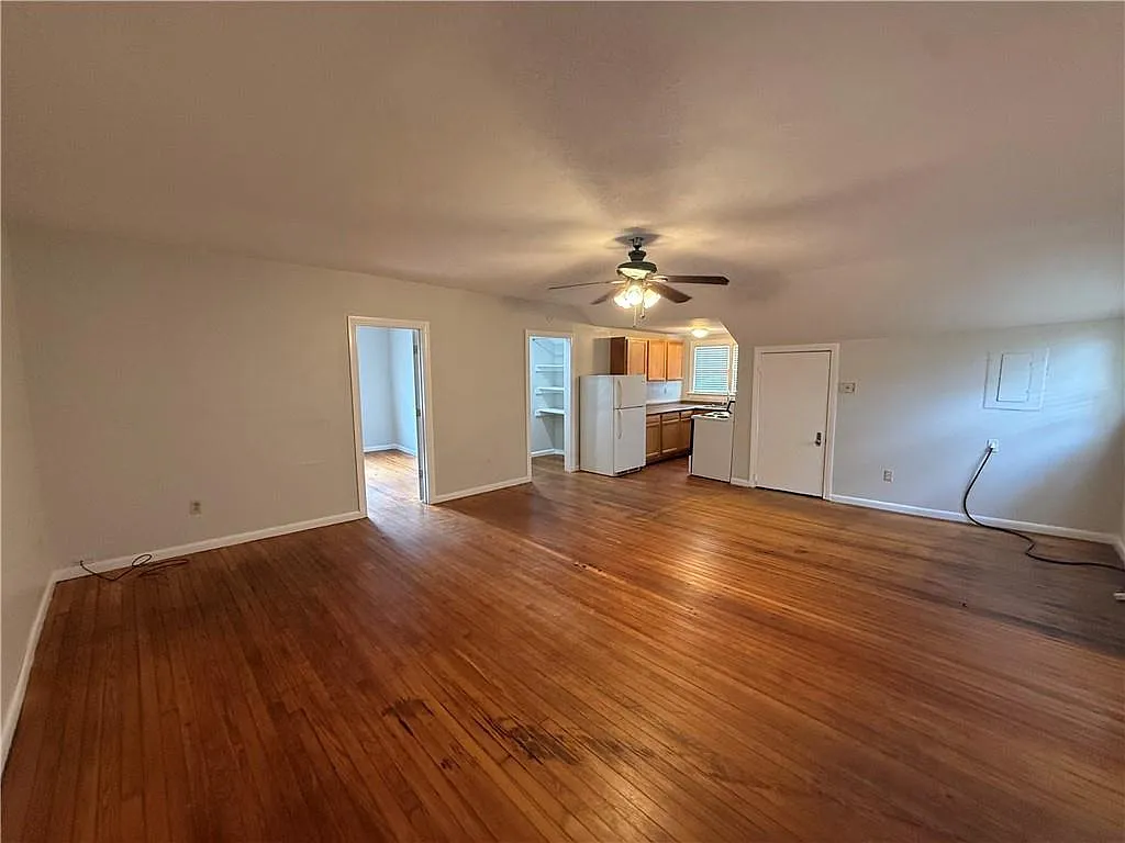 2 bed, 1.0 bath, $750 — Photo 2
