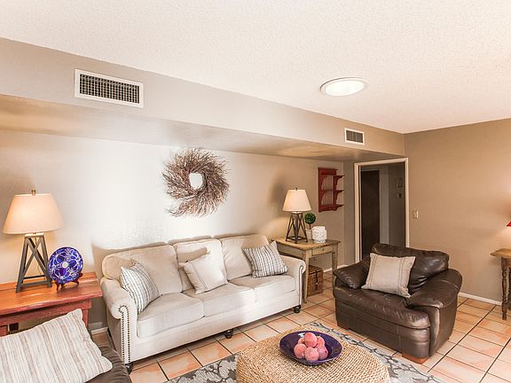 4th image of 3645 N Longwood Pl
