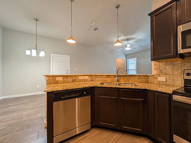 371 Creekside Curv — Photo 11