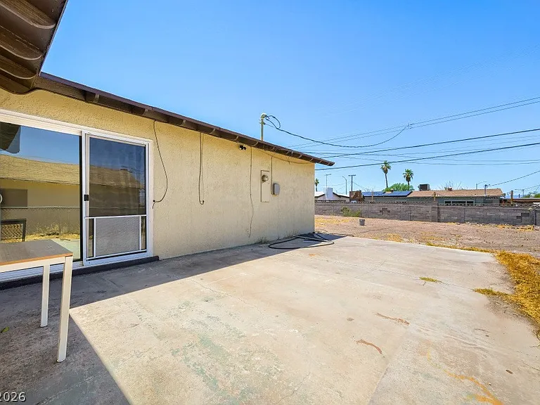 823 Center St — Photo 22