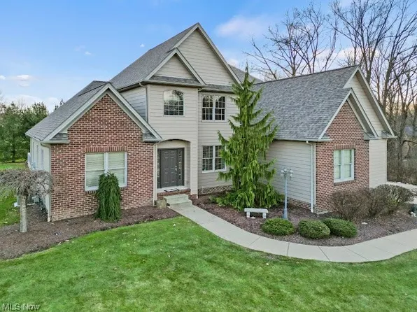 8005 Briarwood Ct, Canfield, OH 44406