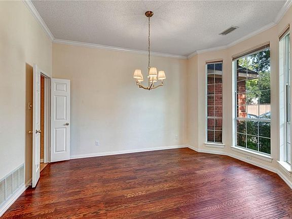 5th image of 1701 Bershire Ct