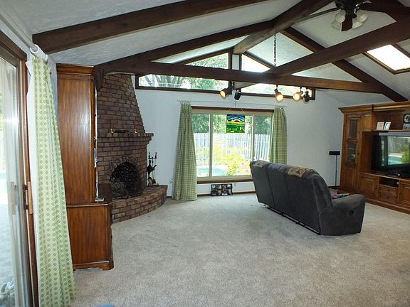2nd image of 675 Larkwood Dr