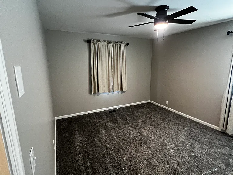 913 Potter Ln — Photo 5