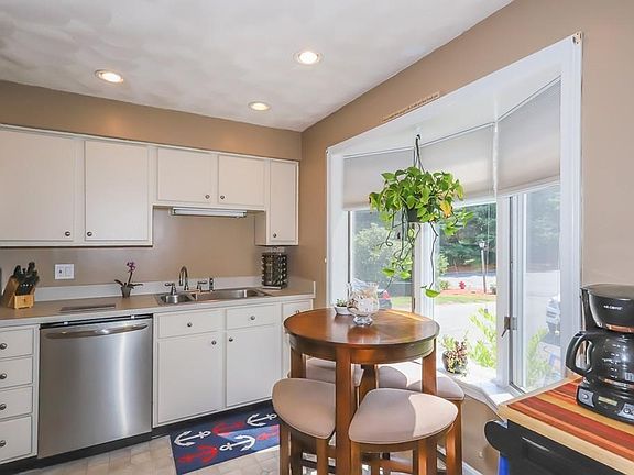 2nd image of 4304 Deerfield Cir #4304