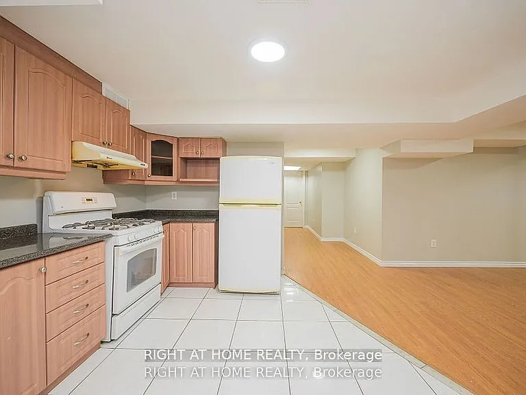 1724 Samuelson Cir — Photo 30