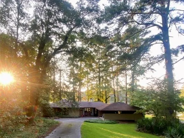 2586 Lake Capri Dr, Conyers, GA 30012