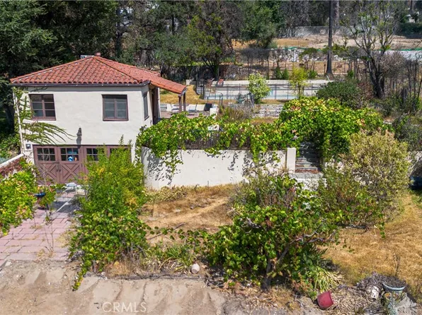 1689 E Altadena Dr, Altadena, CA 91001