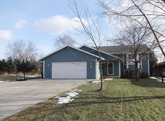11024 S 10th Ave, Oak Creek, WI 53154 | Zillow