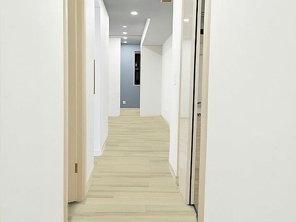 3rd image of 4872 Valley Way #201