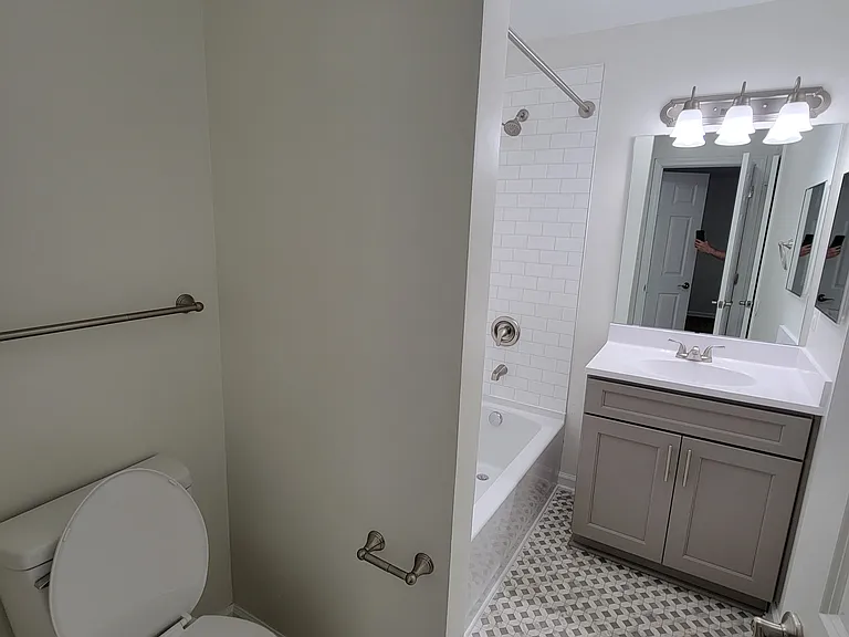 555 E 8th St #1 — Photo 3