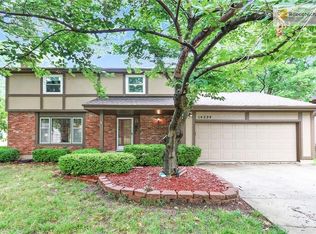 14224 S Raintree Dr, Olathe, KS 66062