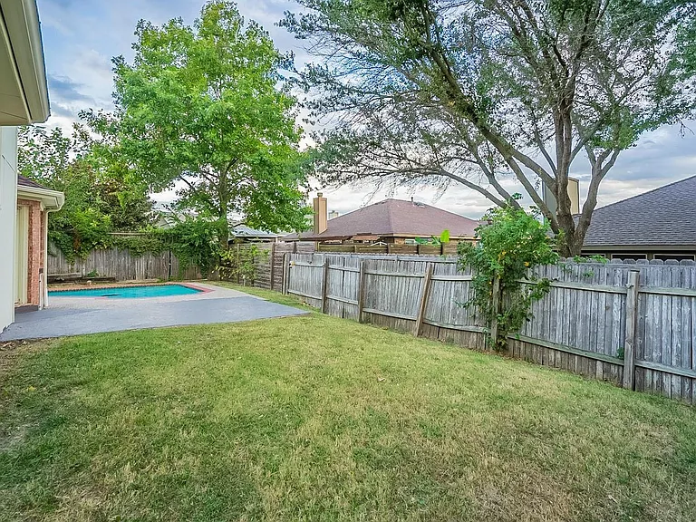 1408 Belaire Dr — Photo 17