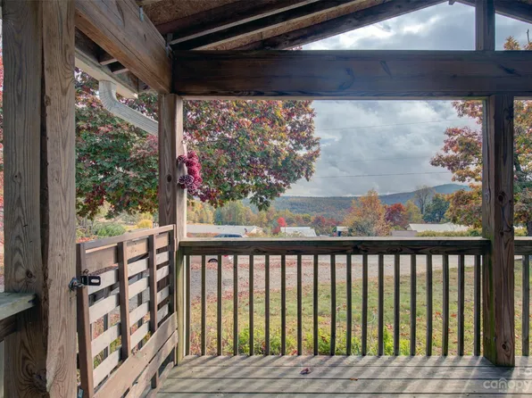 105 Dena Nix Ln, Hendersonville, NC 28792