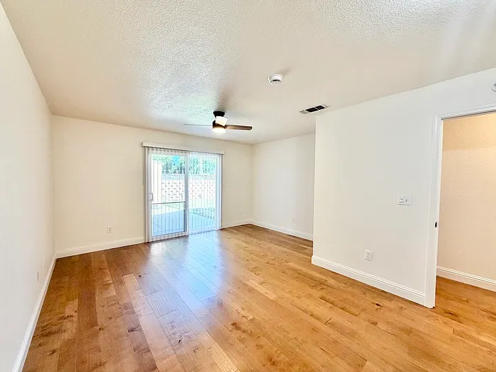 3109 Panama Ave — Photo 12