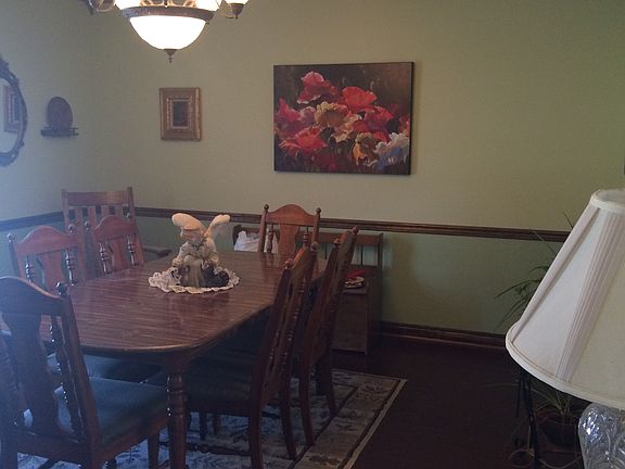 Formal DR with crown molding