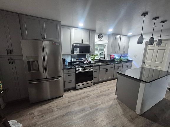 2nd image of 1536 California St
