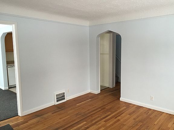 4th image of 1090 Fort Park Blvd