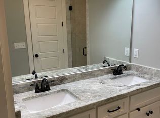 211 Oak St, Como, MS 38619