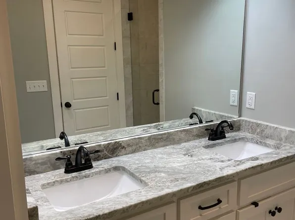 211 Oak St, Como, MS 38619