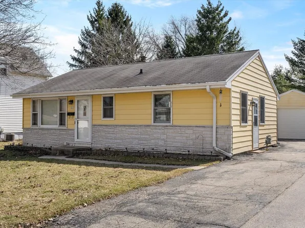 261 West Washington AVENUE, Hartford, WI 53027