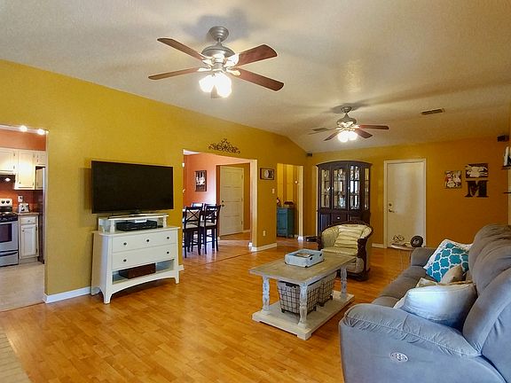 3rd image of 3304 Castle Dr