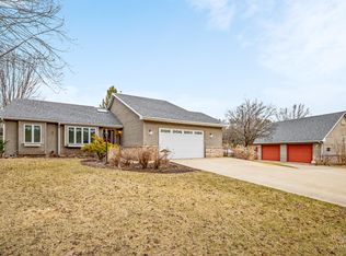 1618 Breezy Lawn Rd, Spring Grove, IL 60081