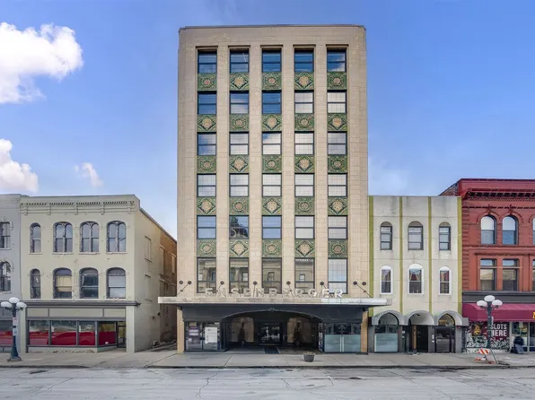 212 N Center St Unit 402, Bloomington, IL 61701
